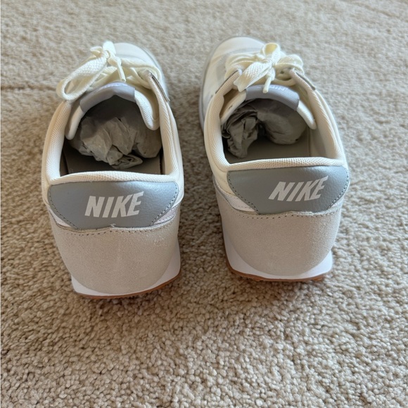 Nike Shoes - Picture 4 of 7